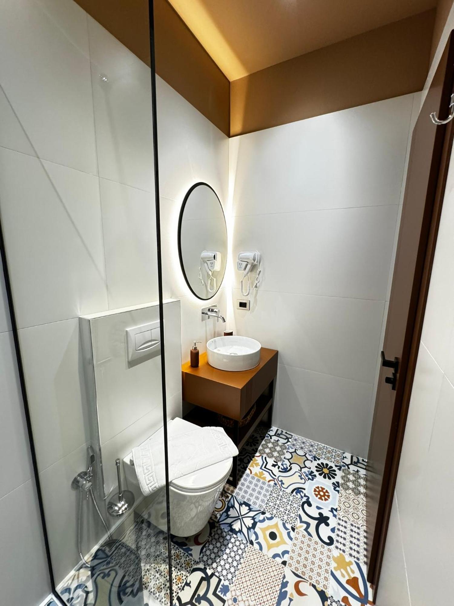 Noem 4* Tiranë